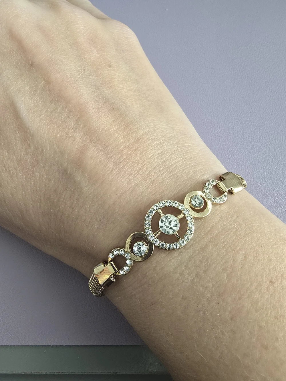 Gold Crystal Circle Link Bracelet - Women's Fashion Bracelet, Like New